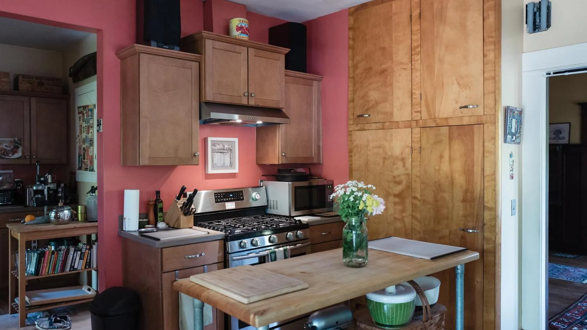 Southeast Portland Comfy & Eclectic Craftsman Home 0*,